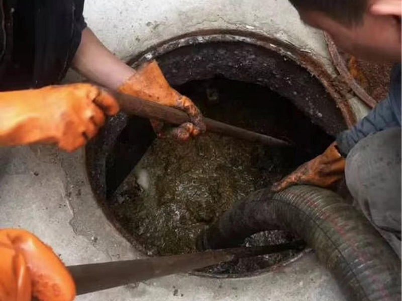 西吉清理化粪池时如何避免沼气的危害?